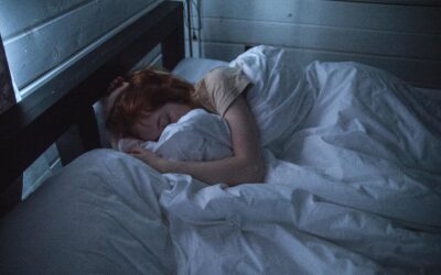 Hypnose et sommeil : calmer les ruminations et retrouver des nuits réparatrices